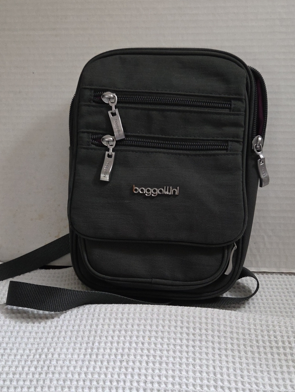 Baggallini Black Compact Messenger Crossbody Bag
